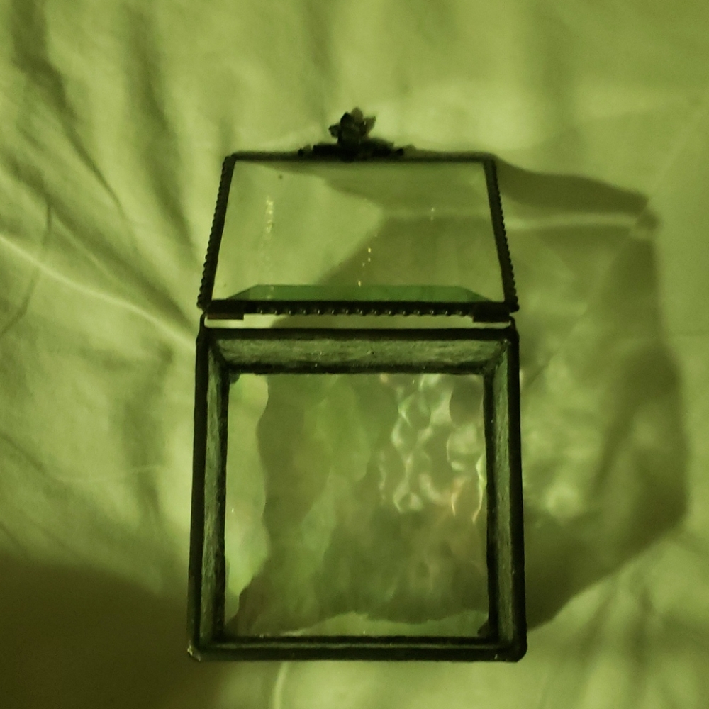 Tiny jewelry box